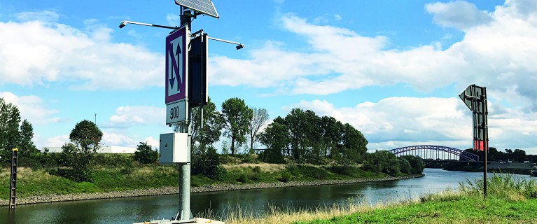 Antrahlung Tafelschilder mit Smart-Solarsystem-Wedel